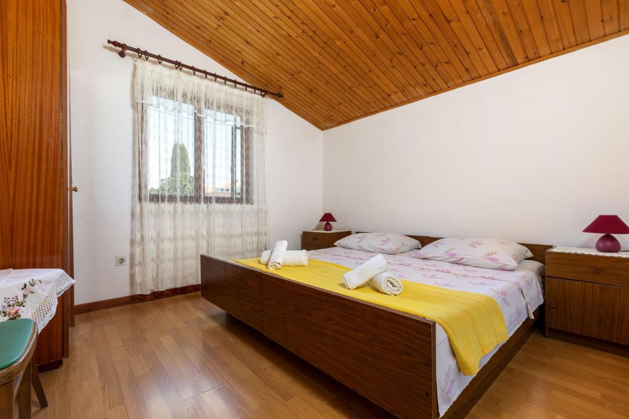 Apartments And Room Pergola Ровінь Екстер'єр фото