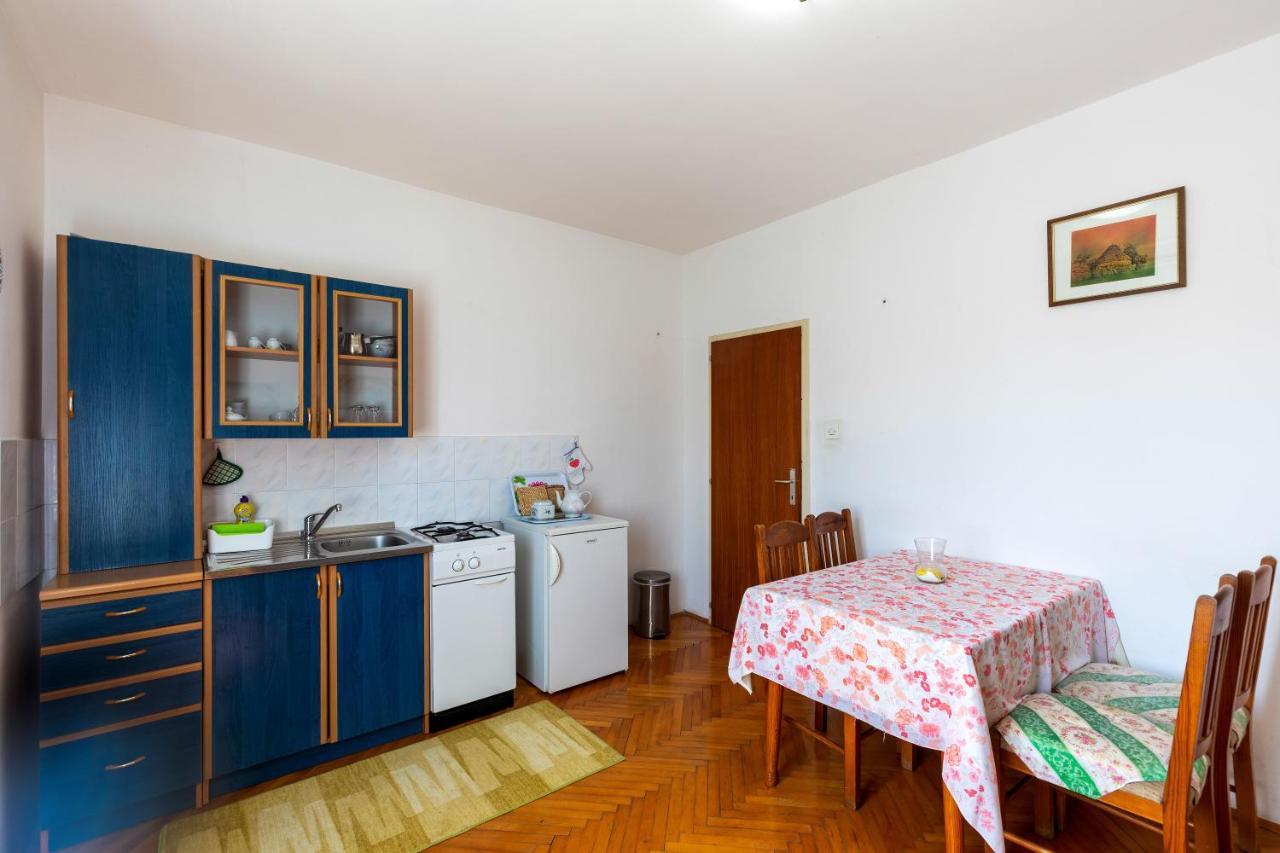 Apartments And Room Pergola Ровінь Екстер'єр фото