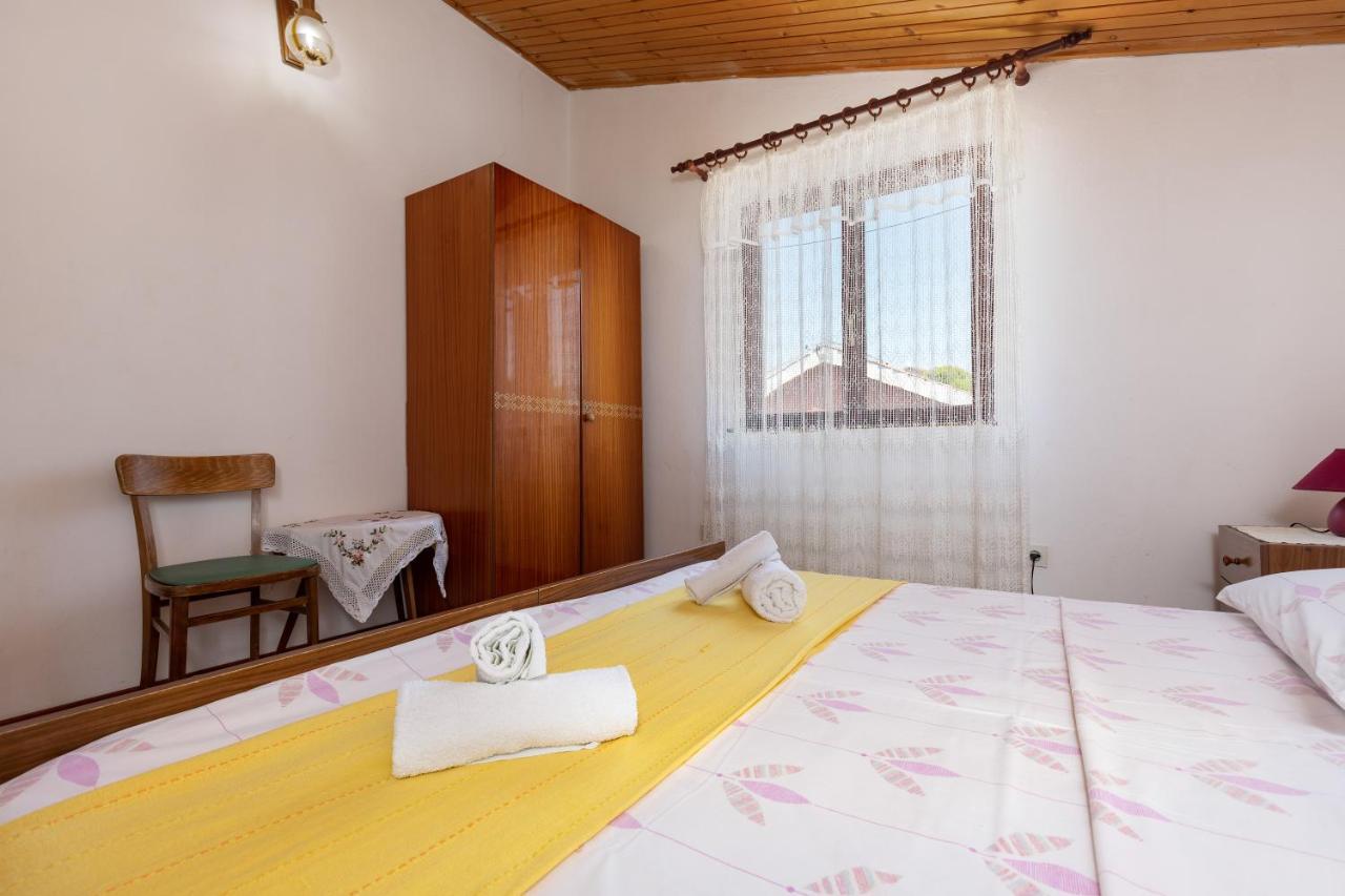 Apartments And Room Pergola Ровінь Екстер'єр фото