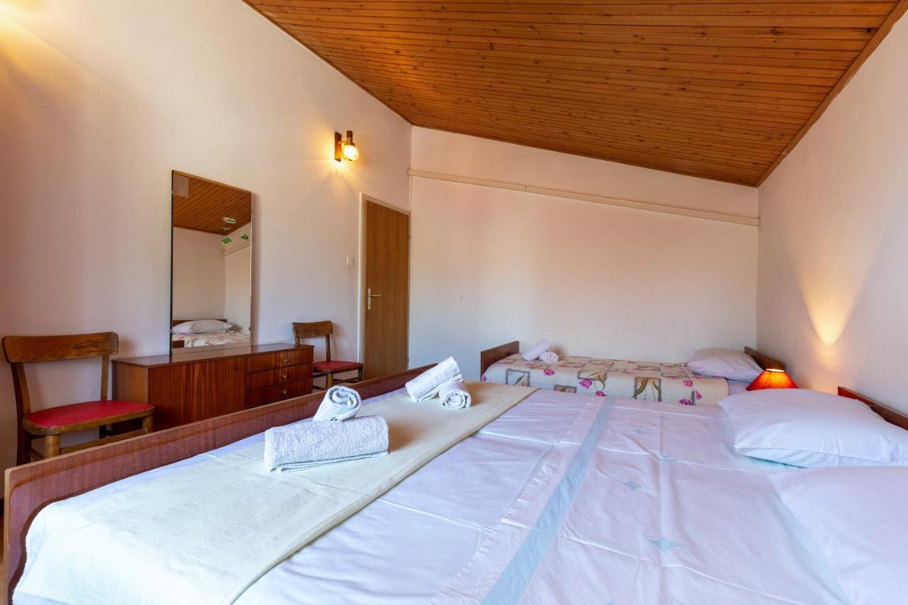 Apartments And Room Pergola Ровінь Екстер'єр фото