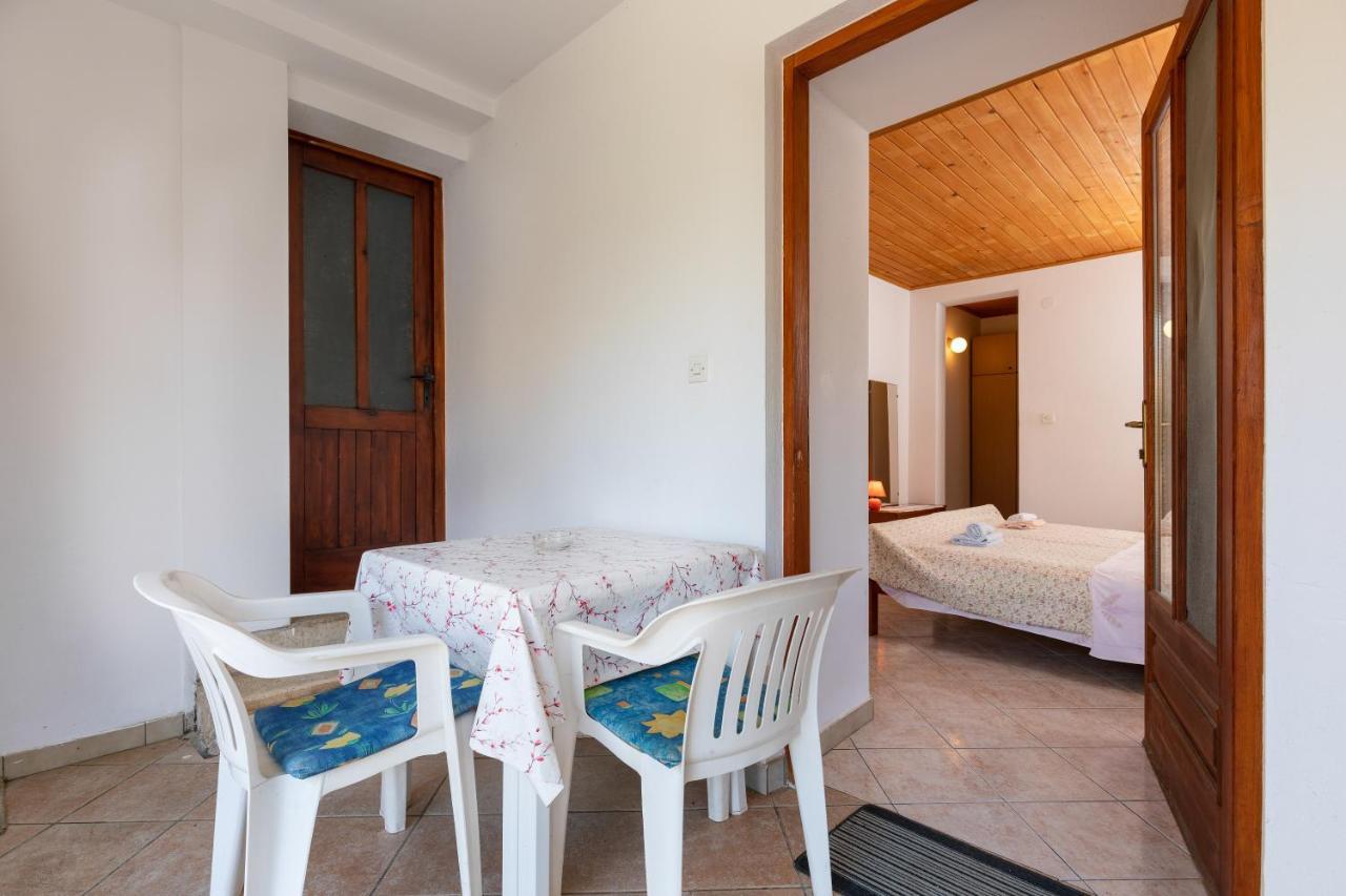 Apartments And Room Pergola Ровінь Екстер'єр фото