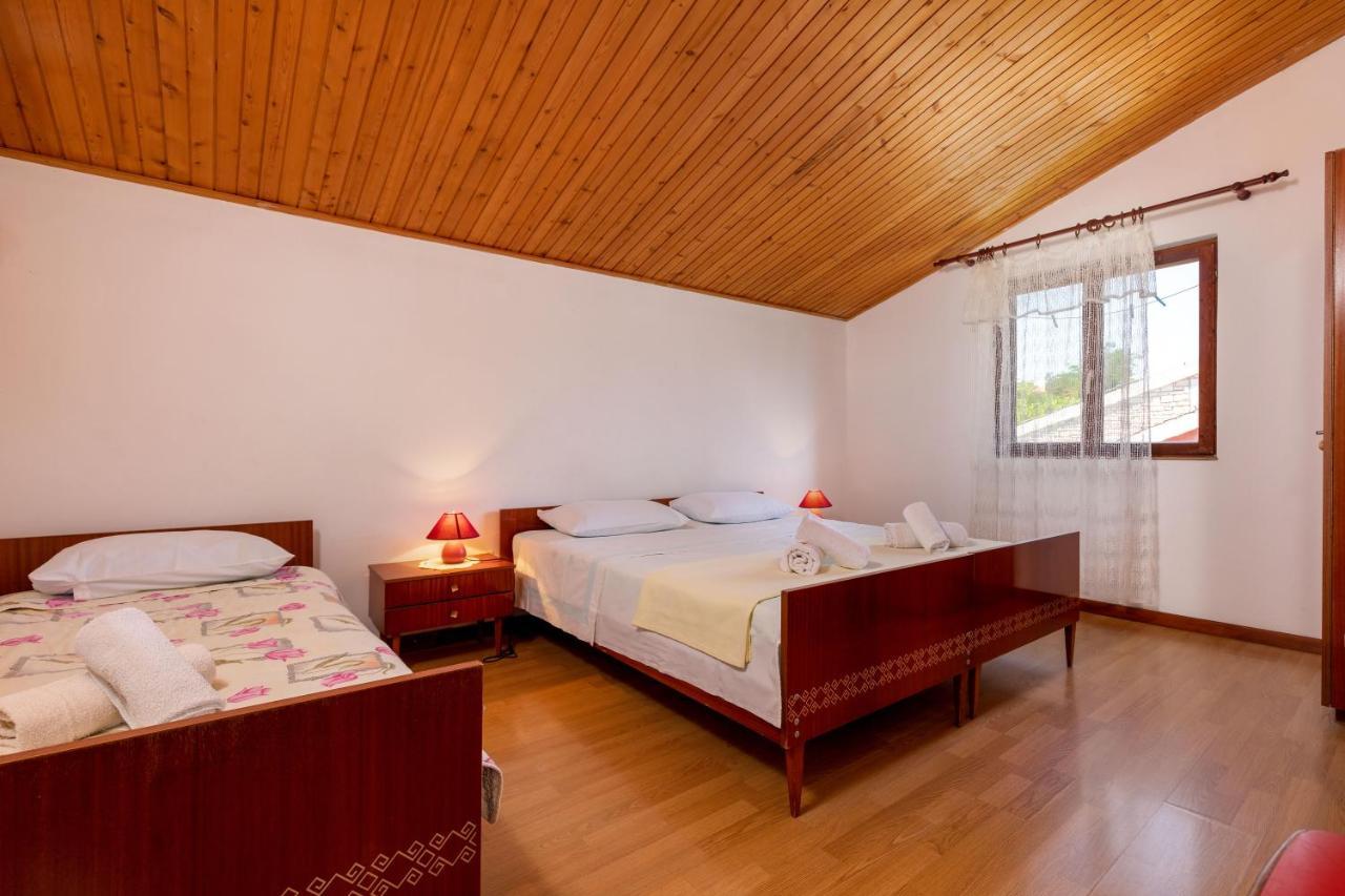 Apartments And Room Pergola Ровінь Екстер'єр фото
